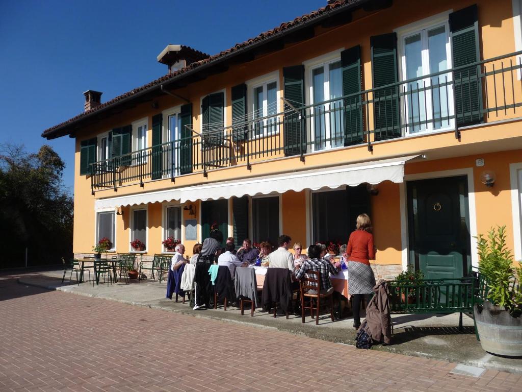 Agriturismo Cascina Vrona Villa Monteu Roero Luaran gambar